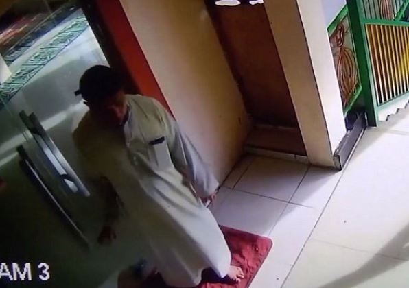 maling cctv curi masjid makassar