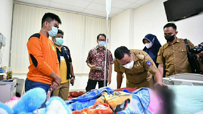 Plt Gubernur Sulsel Jenguk Bocah Korban Ritual Pesugihan di RSUD Syekh Yusuf Gowa