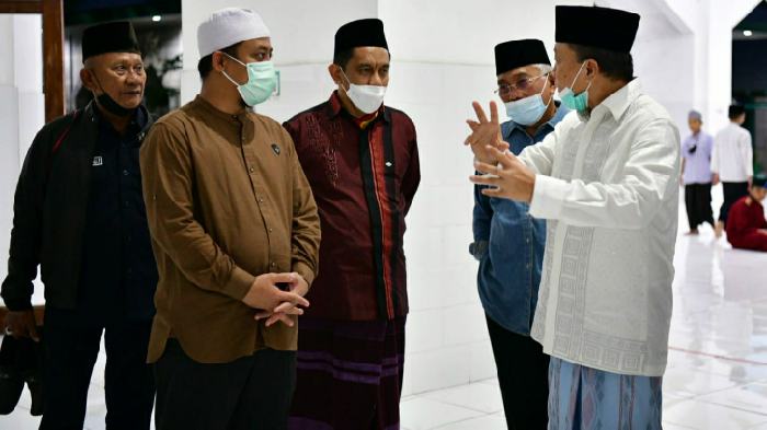 Plt Gubernur Sulsel Perlihatkan Kedekatannya dengan Zulkipli Hasan