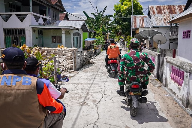 Plt Gubernur Sulsel Tiba di Lokasi Terdampak Gempa Selayar, Diatas Motor Pantau Kondisi Pulau