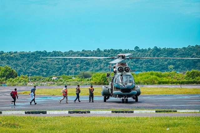 Kunjungi Wilayah Terdampak Gempa, Andi Sudirman Terbang Gunakan Helikopter ke Selayar