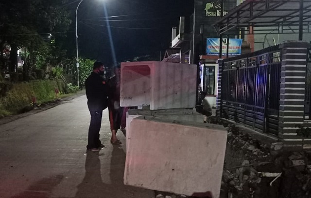 Pekerja Drainase Simpan Peralatan di Bahu Jalan, Kapolsek Manggala Berang