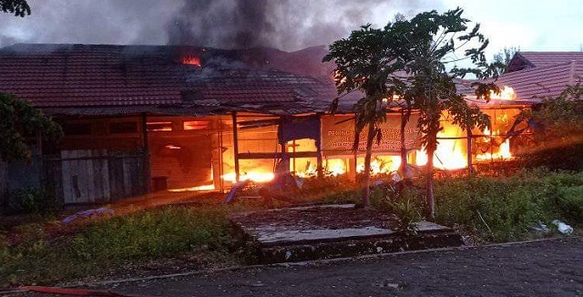 pasar bone selayar terbakar