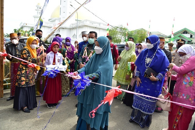 Naoemi Octarina Resmikan Taman Baca La Tinringeng To Taba di Wajo