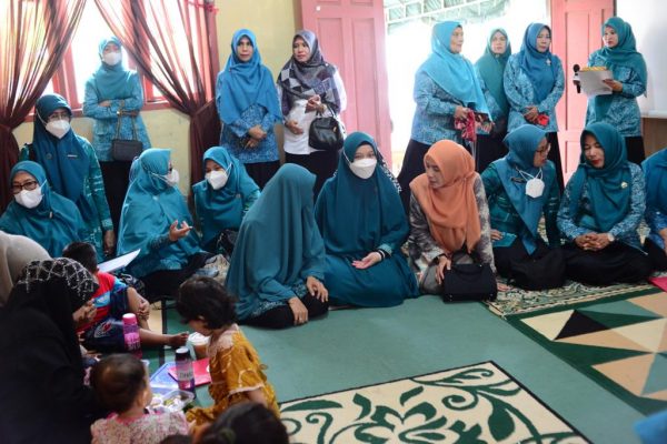 Naoemi Octarina Kunjungi Rumah Gizi Gampong Geuceu Komplek di Banda Aceh