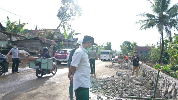 Gubernur Andi Sudirman Tinjau Ruas Pekkae - Takkalalla, Sabtu (25/6/2022).