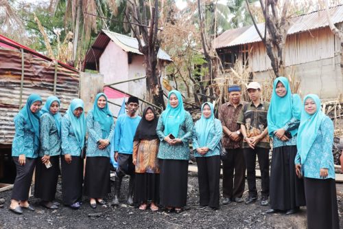 Ketua TP PKK Selayar Kunjungi Korban Kebakaran di kampung Tihoro