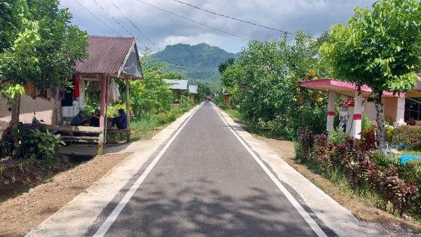 Jalan mulus baru saja rampung di poros Bikeru 1-Desa Songing, Coddong Polewali