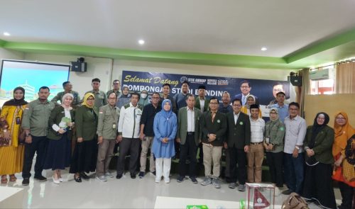 Dosen Bergelar Doktor Unsulbar bersama 100 Mahasiswanya Berguru di AMKOP Makassar