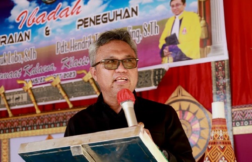 Bupati Budiman Hadiri Penguraian Pendeta Gereja Jemaat Kalaena