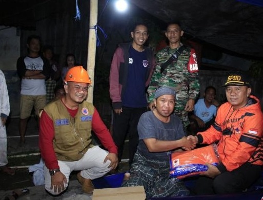 BPBD Selayar Serahkan Bantuan Tanggap Darurat Korban Kebakaran di Buki