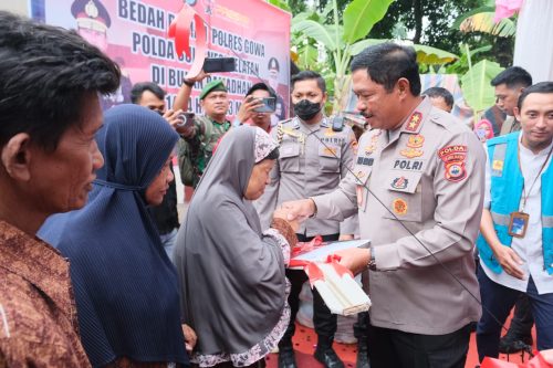 Kapolda Sulsel Resmikan Program Bedah Rumah di Gowa