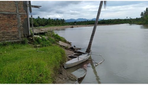 Rumah Warga di Mamuju Terancam Hanyut karena Abrasi