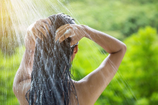 Wanita di Mamuju Direkam saat Mandi