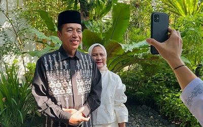 Presiden Jokowi dan Iriana Silaturahmi dengan Wapres Ma'ruf Amin Via Panggilan Video