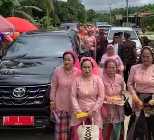 Mobil Dinas Bupati Koltim Dipakai Warga di Acara Pernikahan