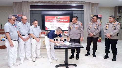 Buddha Tzu Chi Serahkan Bantuan 5.000 Paket Sembako Melalui Polda Sulsel