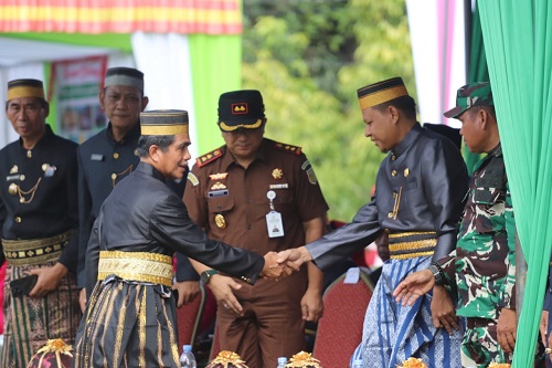 Anggota Dewan Selayar Hadiri Peringatan Hardiknas di Lapangan Beringin Polebunging