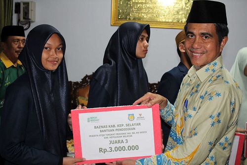 Baznas Serahkan Bantuan Pendidikan kepada 19 Peserta Lomba STQH XXXIII Sulsel