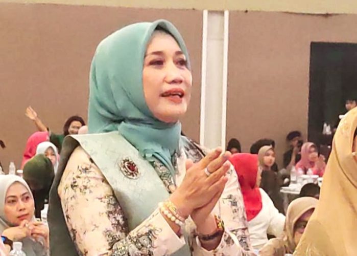 Ketua Tim Penggerak PKK Kabupaten Kepulauan Selayar Andi Dwiyanti Musrifah Basli mengajak kaum perempuan Indonesia untuk terus berkarya, menjadi sosok yang mandiri, kreatif, inovatif, dan percaya diri.