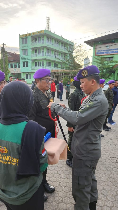 Komandan Komando Resimen Mahasiswa Wolter Mongisidi Sulawesi Selatan (Sulsel) melantik Komandan Komando Siaga Penanggulangan Bencana Menwa Sulsel. Pelantikan beberapa pengurus Menwa Sulsel hasil resufle juga dilakukan, di lapangan STIE Amkop, Jumat (8/12/2023).