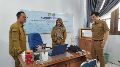 Tiba-Tiba, Kepala BPSDM Sulsel Prof Jufri Sambangi Ruang Kerja Kabid Humas Diskominfo Selayar