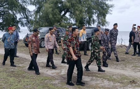 peninjauan lokasi pembangunan Kantor TNI AL