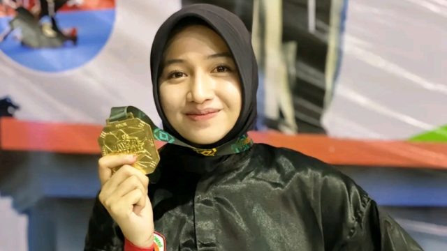 Cewek Cantik Buruh Angkut Semen